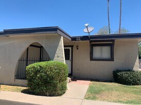 830 S Dobson Rd in Mesa, AZ - Building Photo