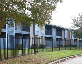 Arbor Court Apartments in Houston, TX - Foto de edificio - Building Photo