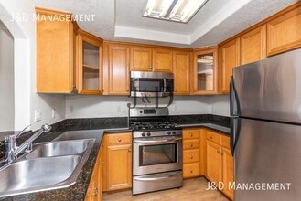 5034 Los Morros Way in Oceanside, CA - Foto de edificio - Building Photo