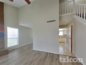 3914 Sweetgum Ct in Flower Mound, TX - Foto de edificio - Building Photo