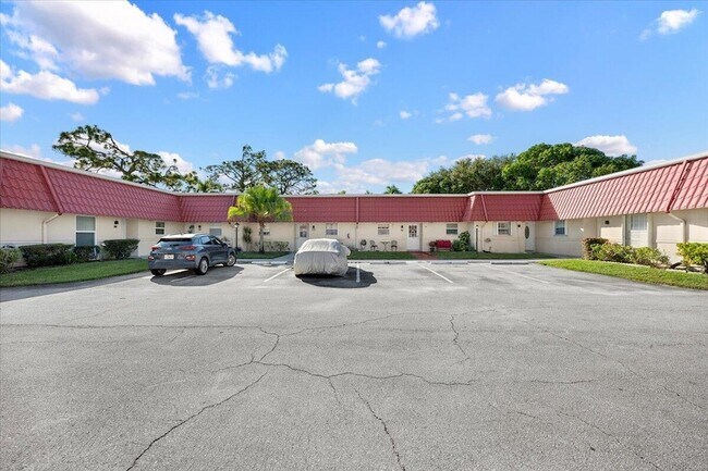 102 Amherst Ln in Greenacres, FL - Building Photo - Building Photo