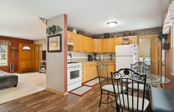 460 Flagstaff Ln in Hoffman Estates, IL - Building Photo - Building Photo