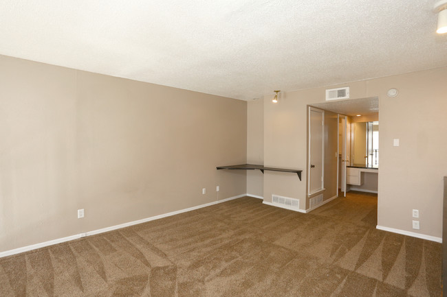 Woodbrier Apartments in Oklahoma City, OK - Building Photo - Interior Photo