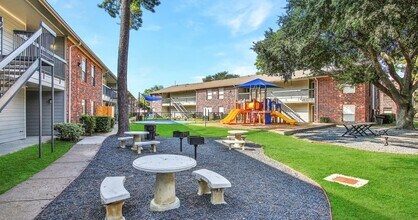 Westmount at London Park Apartments in Houston, TX - Building Photo - Building Photo