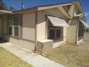 2025 Hualapai Dr in Bullhead City, AZ - Building Photo - Building Photo