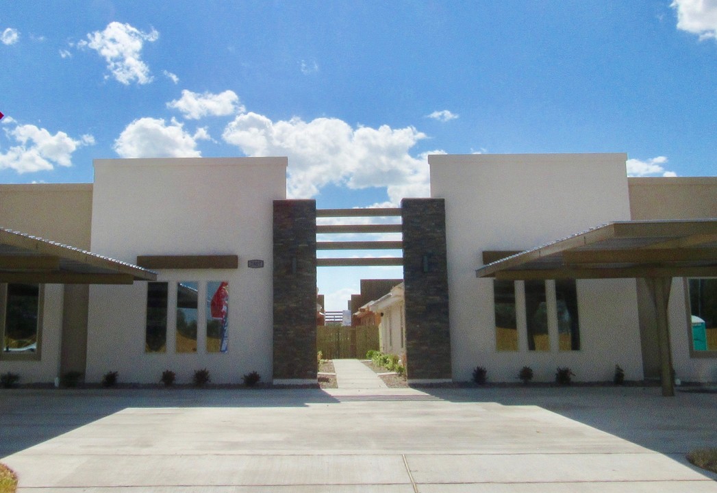 2807 Javalina Ave in Edinburg, TX - Foto de edificio