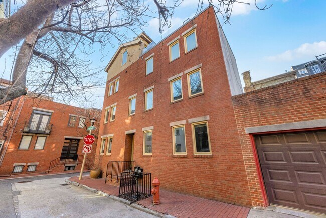 220 S Sartain St, Unit Wash West with Parking in Philadelphia, PA - Building Photo - Building Photo