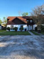 7605 Melissa Ct N in Jacksonville, FL - Building Photo