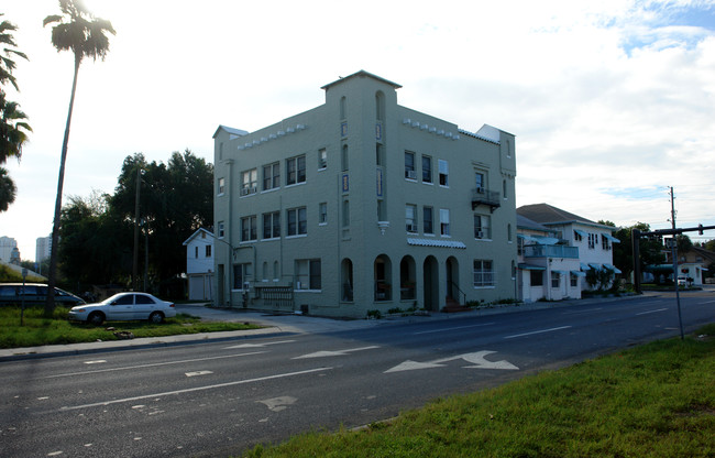 409 8th St N in St. Petersburg, FL - Foto de edificio - Building Photo