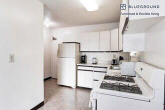 2111 Richmond Hwy in Arlington, VA - Foto de edificio - Building Photo