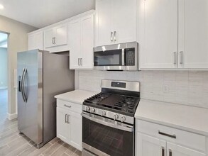 11019 Devonbridge Dr in Palmetto, FL - Building Photo - Building Photo