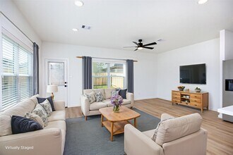 2031 Longmire Villas Ct in Conroe, TX - Building Photo - Building Photo