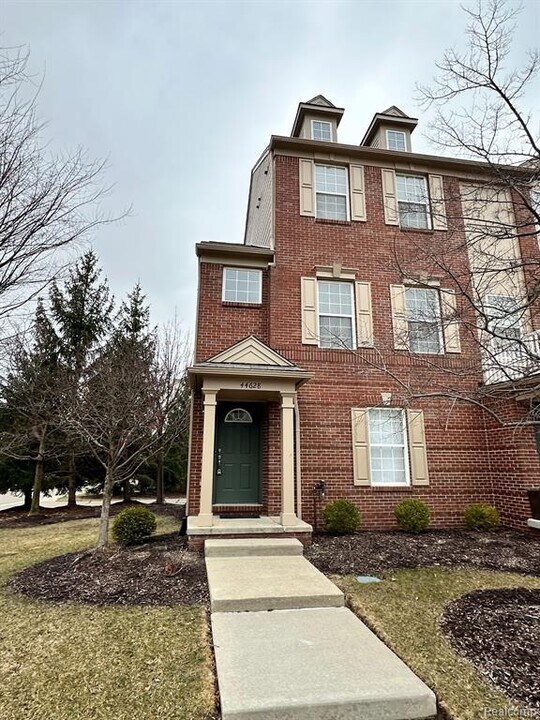 44628 Gwinnett Loop in Novi, MI - Building Photo