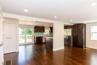 77 Rock Glen Cir in Medford, MA - Building Photo - Building Photo