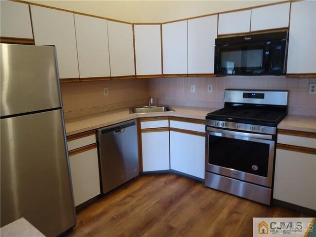 54 Clay St in North Brunswick, NJ - Building Photo - Building Photo