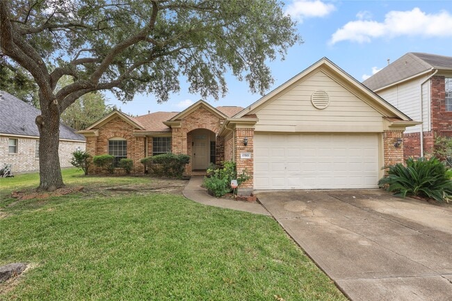 17819 Scenic Oaks Dr in Richmond, TX - Building Photo - Building Photo