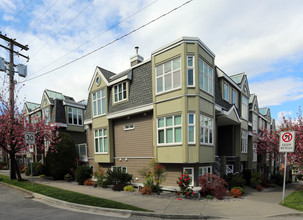 The Fountains in Vancouver, BC - Building Photo - Building Photo