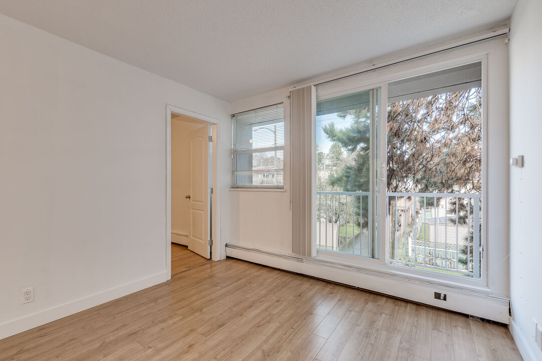 Marine Terrace in Vancouver, BC - Building Photo