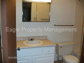 1414 Oakland Rd NE in Cedar Rapids, IA - Building Photo - Building Photo