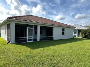 519 NW Ember Way in Jensen Beach, FL - Building Photo - Building Photo