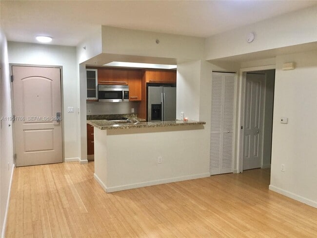 110 Washington Ave in Miami Beach, FL - Building Photo - Building Photo