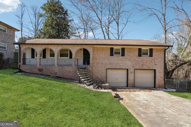property at 2419 Greenway Dr