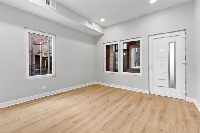 3751 N Clifton Ave in Chicago, IL - Building Photo - Building Photo