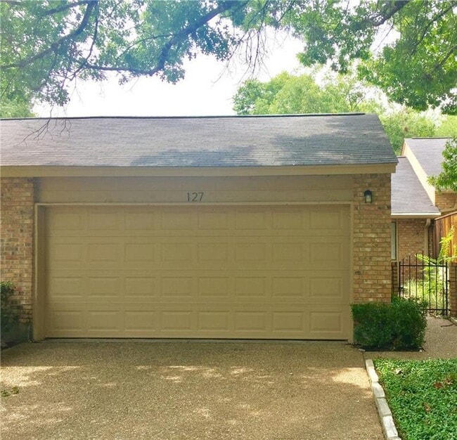 property at 7211 Lakewood Dr