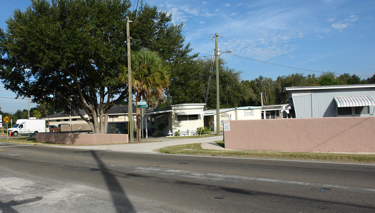 Lake Bonny Mobile Home Park in Lakeland, FL - Foto de edificio