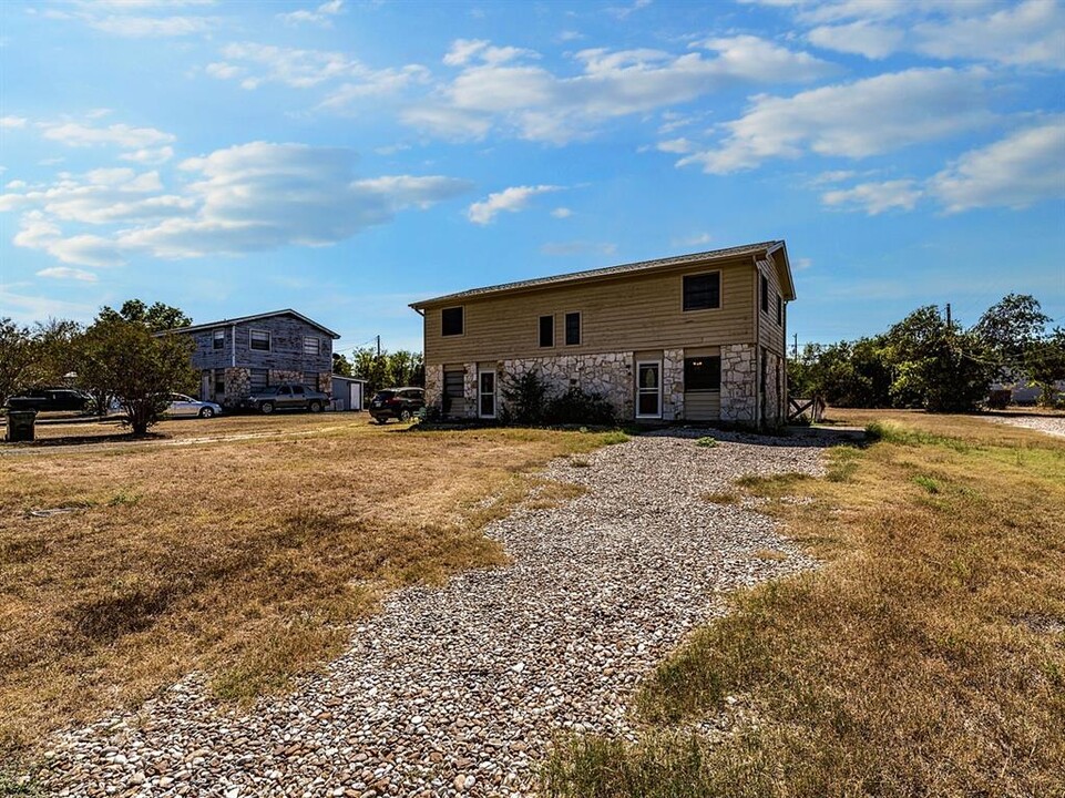 901 Glass Dr in Leander, TX - Building Photo