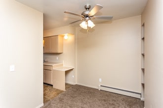 Country Club Apartments in Oregon, OH - Building Photo - Interior Photo