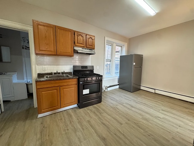 576 S 11th St in Newark, NJ - Building Photo - Building Photo