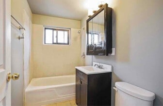 2258 E 103rd St in Chicago, IL - Building Photo - Building Photo