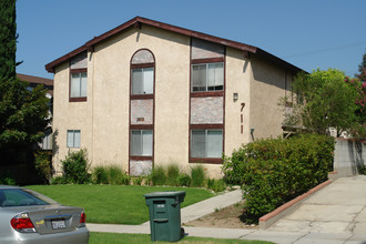 711 E Tujunga Ave in Burbank, CA - Building Photo - Building Photo