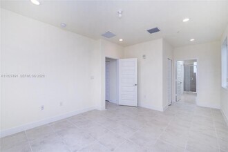 6450 NW 102nd Path in Doral, FL - Building Photo - Building Photo