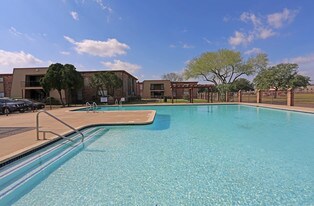 Arlington Place Apartments in Houston, TX - Building Photo