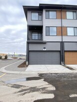6505 Country Hills Blvd NE in Calgary, AB - Building Photo