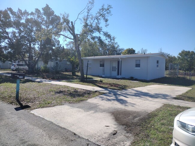 6330 Holiday Dr in Spring Hill, FL - Building Photo - Building Photo