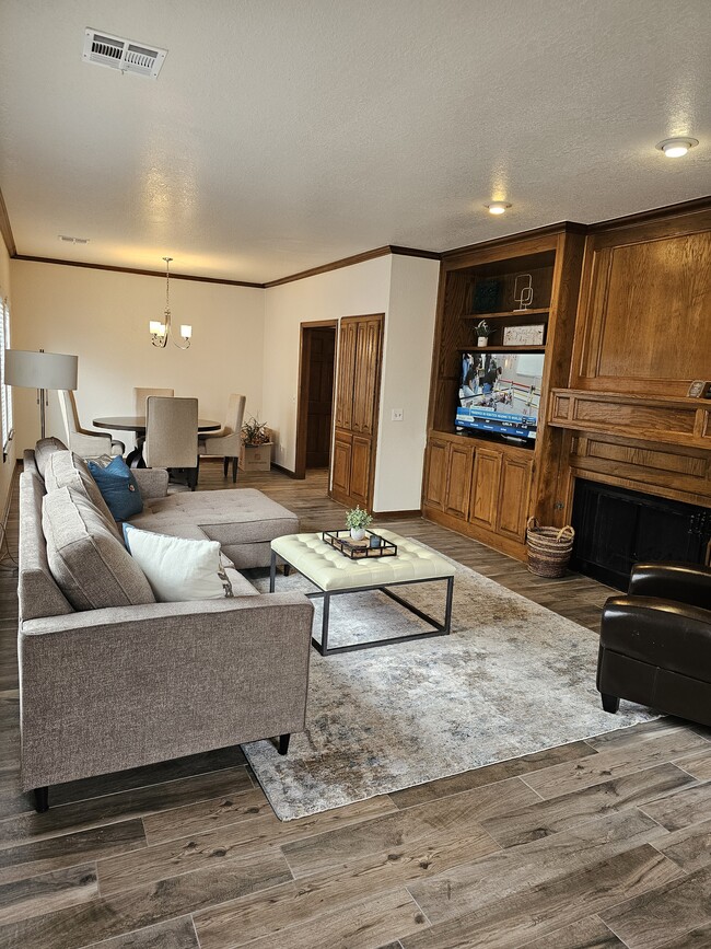 property at 11300 N Pennsylvania Ave
