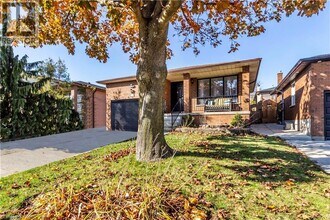 15 Gilcrest St in Hamilton, ON - Building Photo - Building Photo