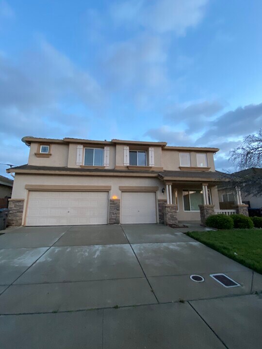 2518 Warlow Ln in Stockton, CA - Building Photo