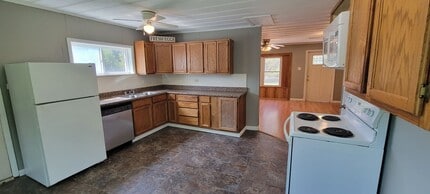 650-670 Arrowhead Ln in Cave City, AR - Building Photo - Building Photo