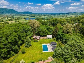 28 Conklin Hill Rd in Stanfordville, NY - Foto de edificio - Building Photo
