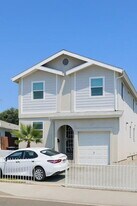 321 E 103rd St in Los Angeles, CA - Building Photo