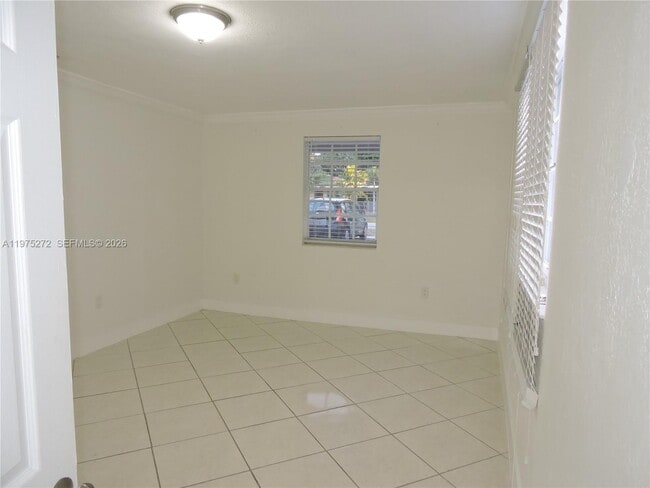 551 E 39th St in Hialeah, FL - Building Photo - Building Photo