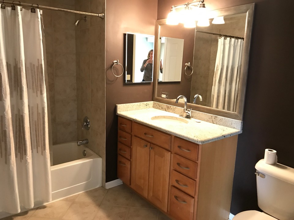 410 W Mahogany Ct-Unit -403 in Palatine, IL - Building Photo