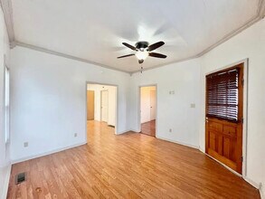 614 Elm St in Ravenna, KY - Foto de edificio - Building Photo