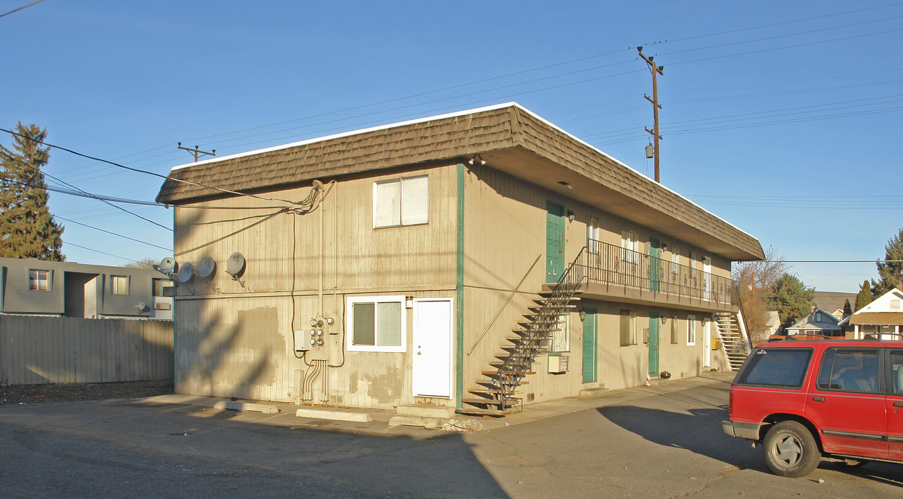 1308 W Lincoln Ave in Yakima, WA - Building Photo