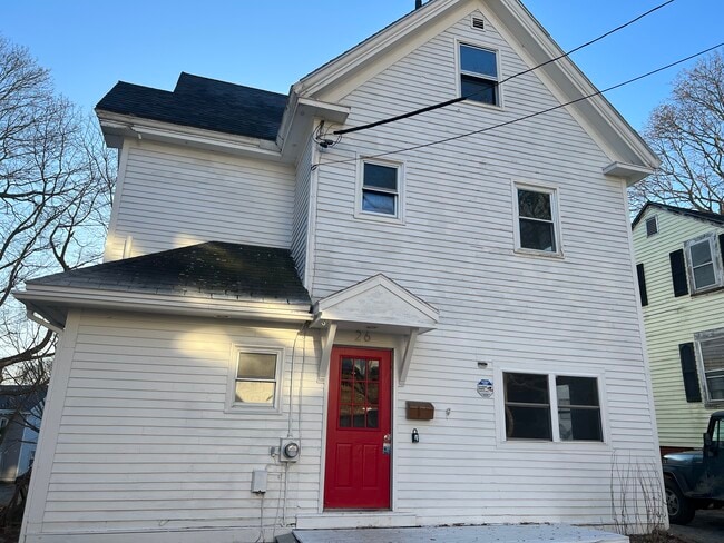 26 Highland Ln in Bangor, ME - Foto de edificio - Building Photo