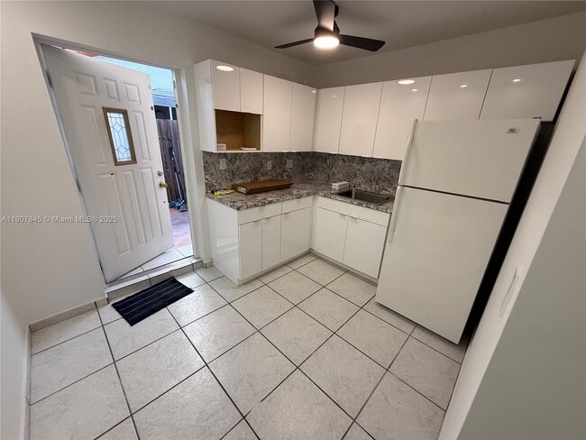 14822 SW 69th St in Miami, FL - Building Photo - Building Photo